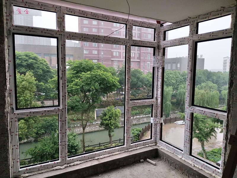 定制鋁包木門窗實安裝現(xiàn)場