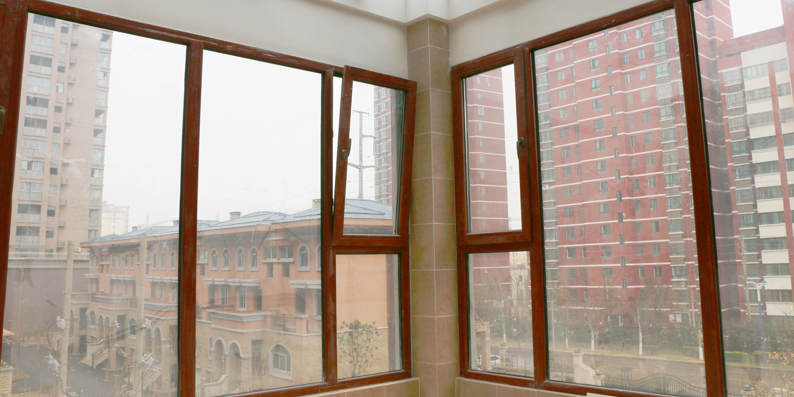 什么是鋁包木門窗？使用鋁包木門窗的陽光房效果怎么樣？