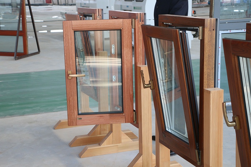 鋁包木門窗樣品展示