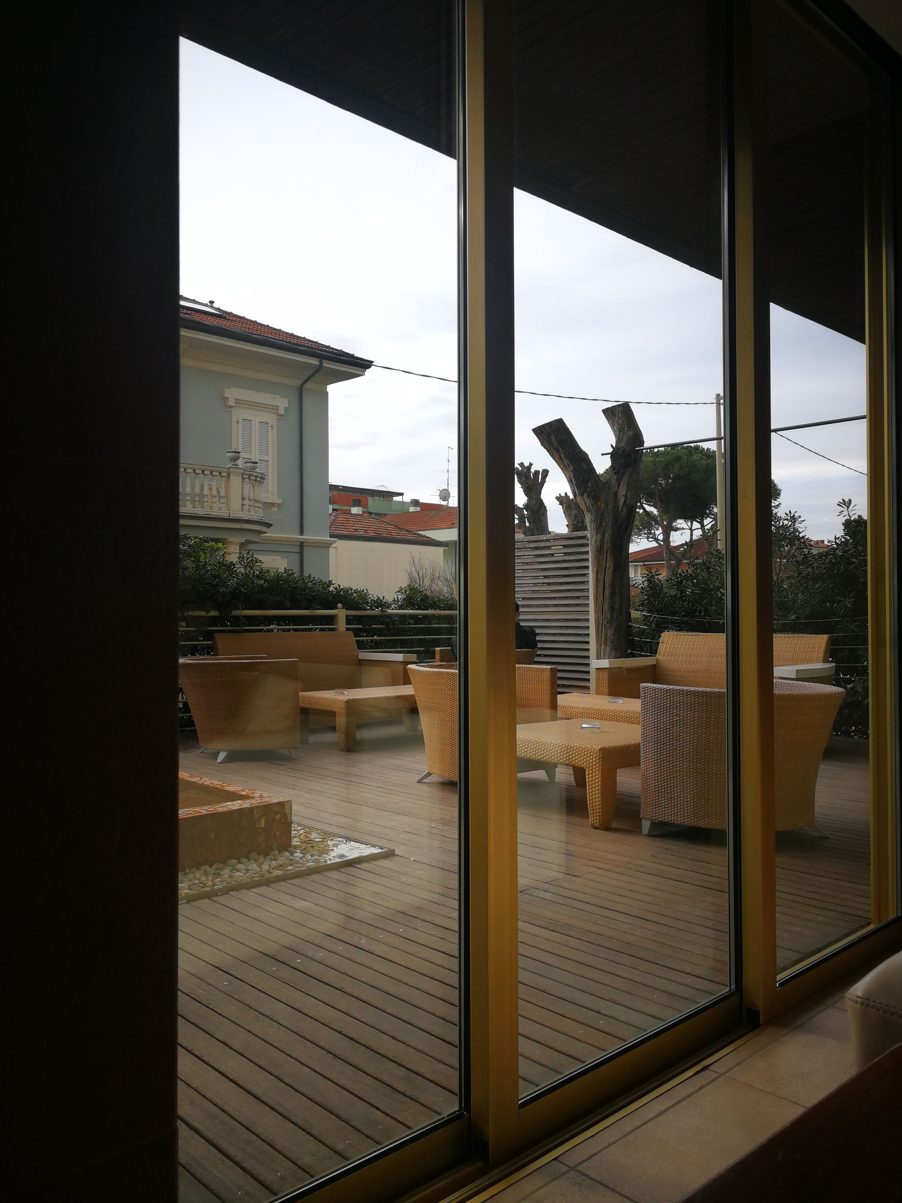 鋁木陽(yáng)臺(tái)移門奢華享受只為你