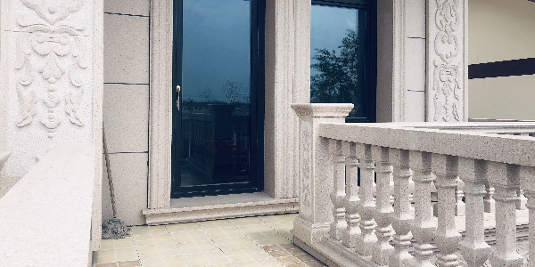 鋁包木門窗價(jià)格-低價(jià)的產(chǎn)品與優(yōu)質(zhì)的服務(wù)你選哪個(gè)