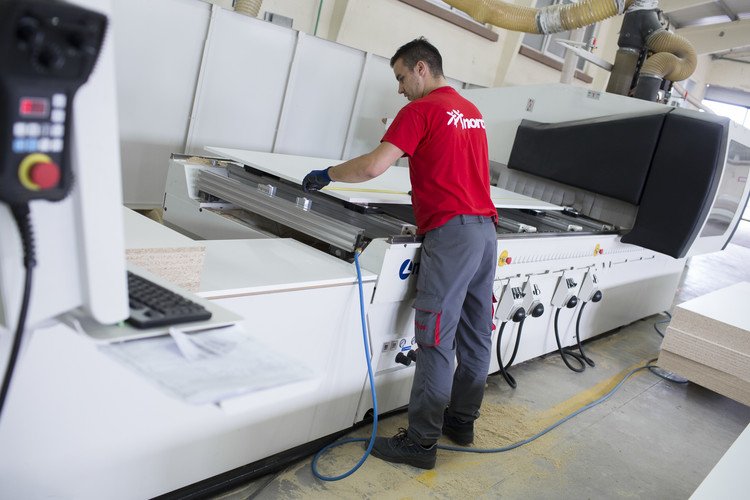 鋁包木門窗加工車間