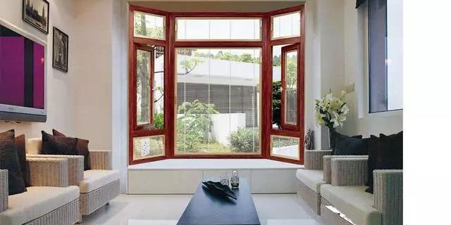 陽臺上用平開窗還是推拉窗？