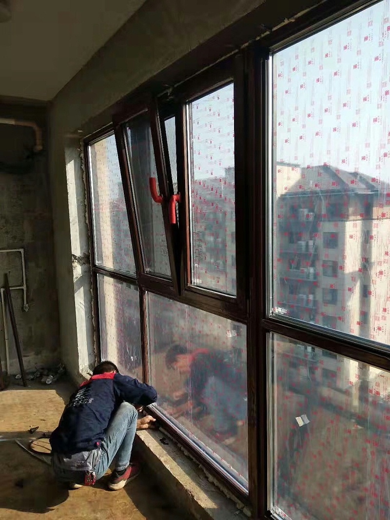 鋁包木門窗安裝現場