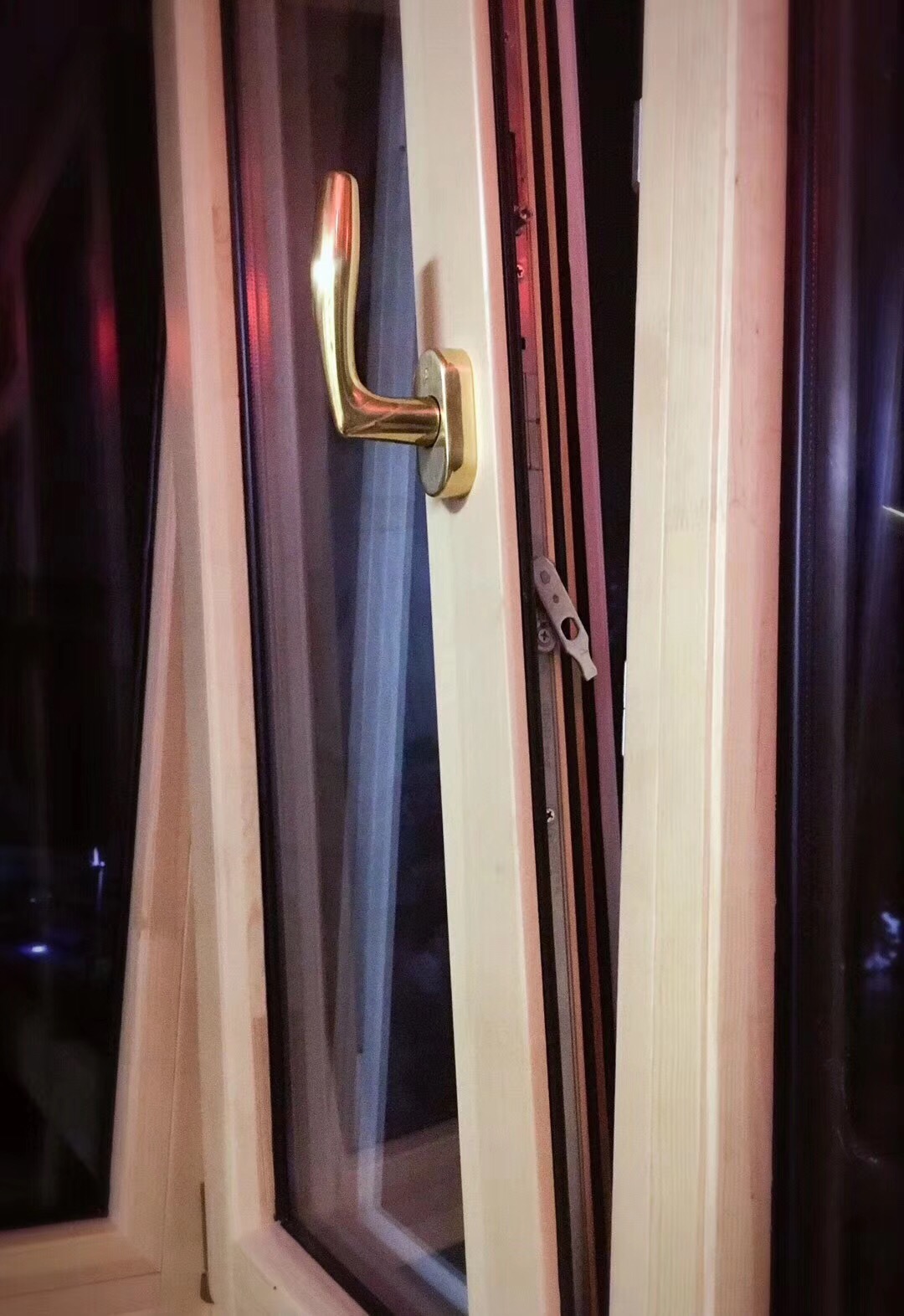 內開內倒鋁包木窗實拍