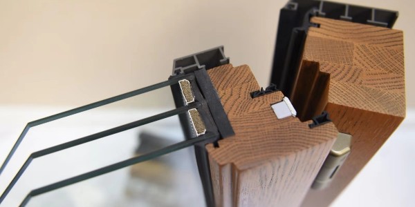 你還在用斷橋鋁嗎？現在流行鋁包木門窗