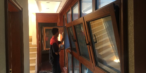 又是一年開學季，為孩子的書房裝一套定制鋁包木門窗吧